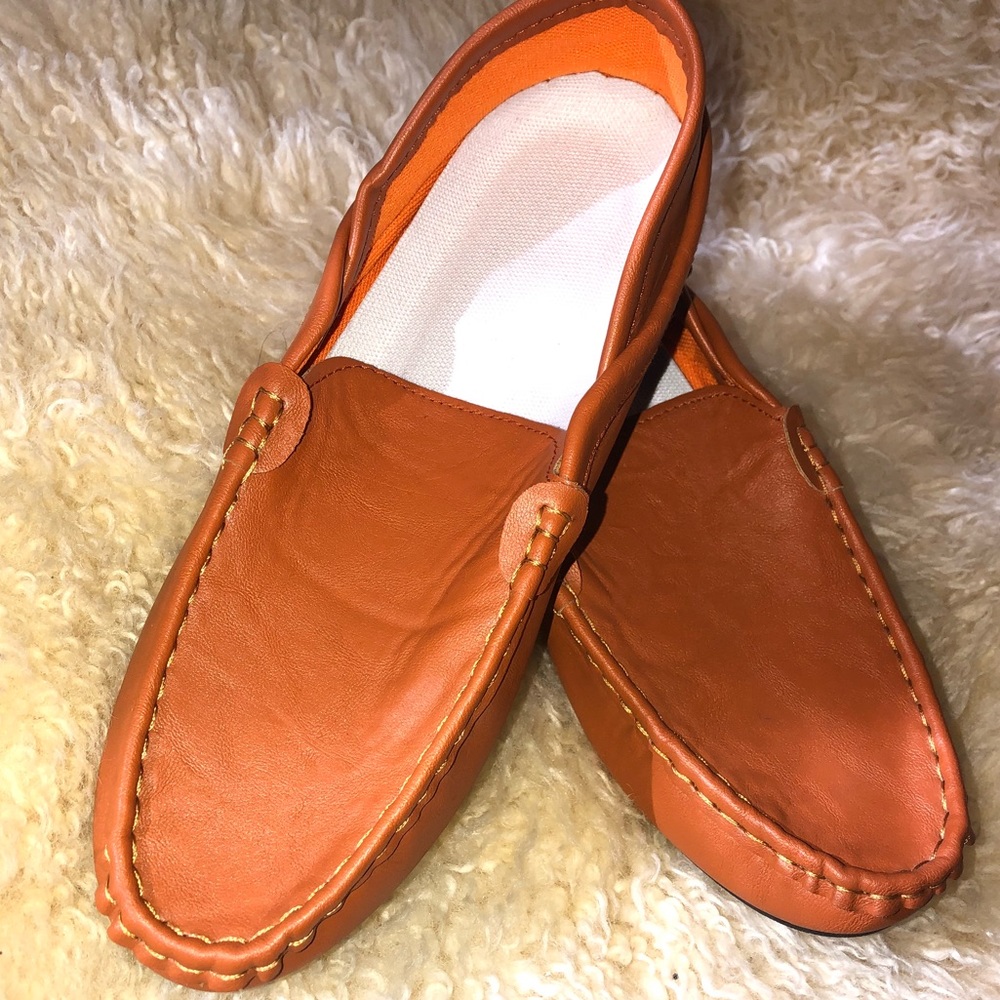 Casual Unisex loafers with gold stitching